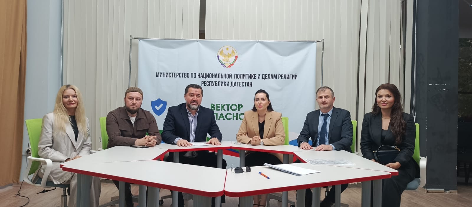 Сотрудник Миннаца РД принял участие в телевизионном проекте «Вектор безопасности» и призвал уберечь молодёжь от деструктивных идеологий
